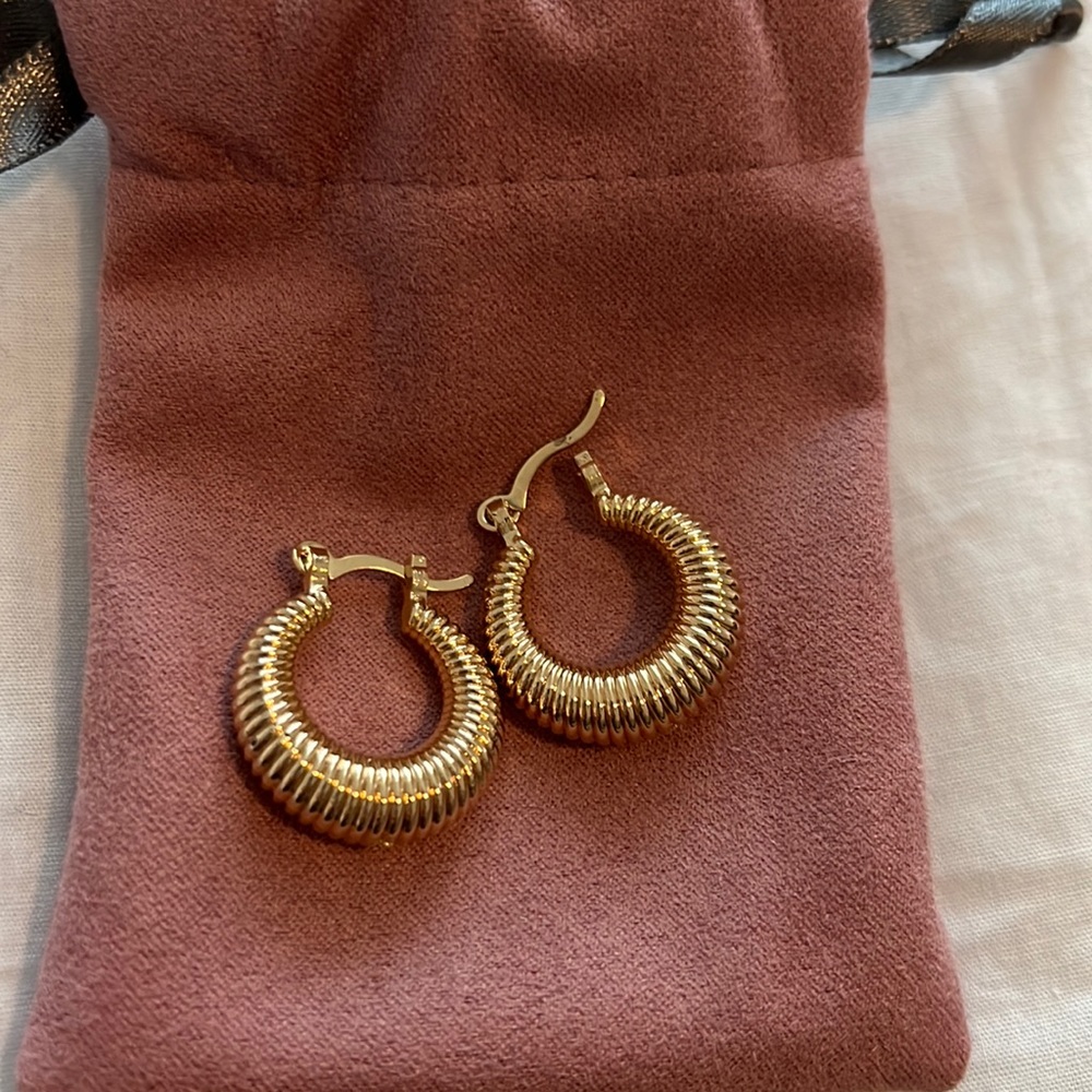chunky gold hoops